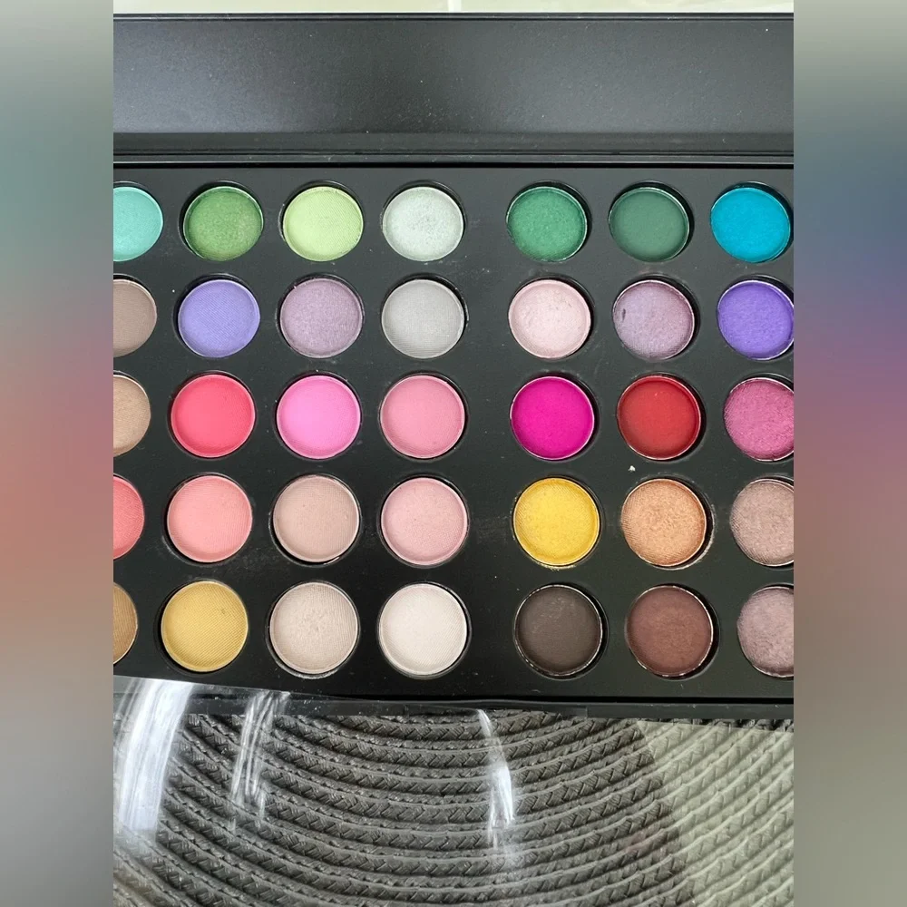 BH Cosmetics 60 color Day & Night Eyeshadow Palette Festival Rave